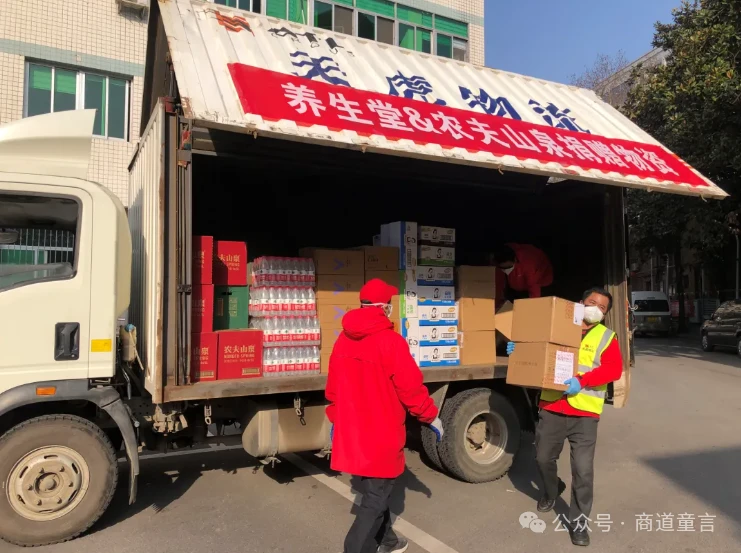 团队背后的故事_背后的团队怎么发圈_钟睒睒的成功背后：团队与合作