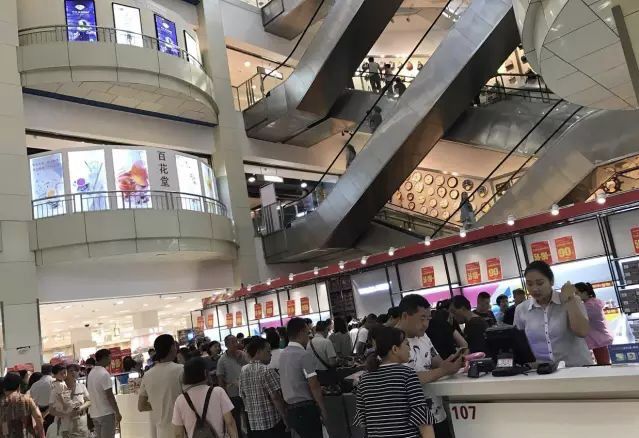 胖东来：在优质服务中关注顾客体验_胖东来如何让顾客感受到爱_胖东来如何让客户喜欢的