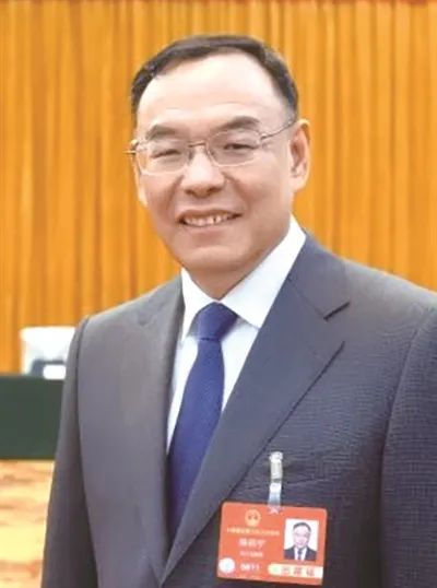 2025年全国两会聚焦人工智能与低空经济：推动高质量发展的新引擎