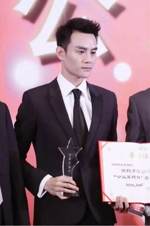 薛之谦的慈善事业_薛之谦参与慈善活动，积极传递正能量_薛之谦做慈善